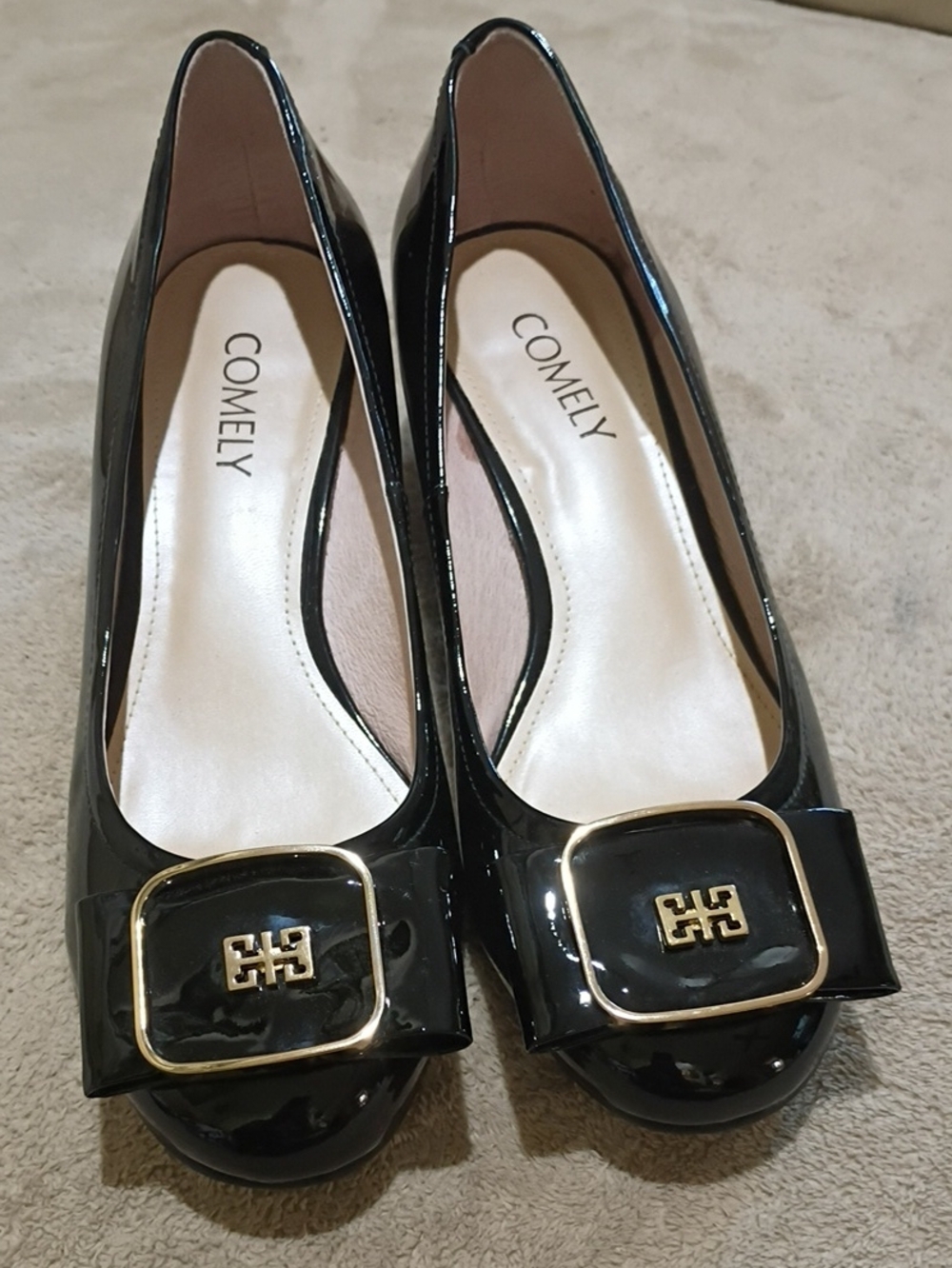 NWT.Comely Women’s Black Patent with Gold Buckle Shoes.